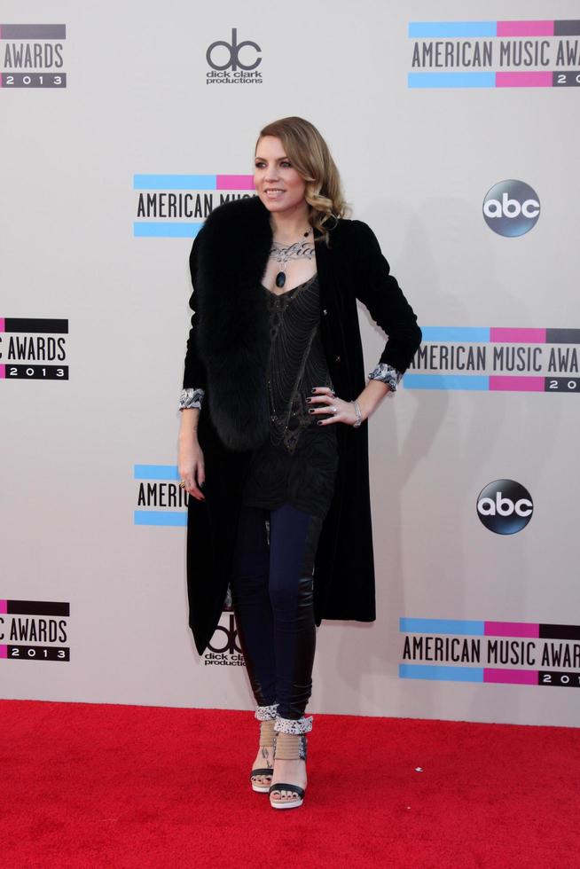 los angeles, 24 de noviembre - skylar grey en los 2013 american music awards llegadas al nokia theater el 24 de noviembre de 2013 en los angeles, ca foto