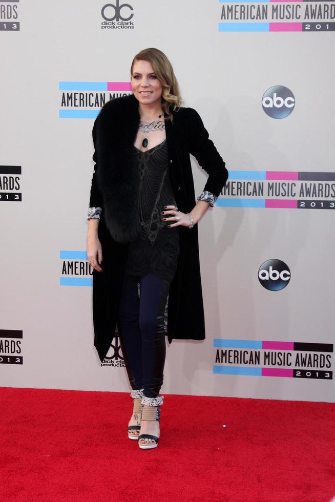 los angeles, 24 de noviembre - skylar grey en los 2013 american music awards llegadas al nokia theater el 24 de noviembre de 2013 en los angeles, ca foto