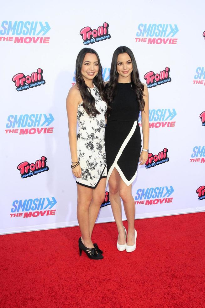 los angeles, 22 de julio - niki demartino, gabi demartino en el smosh - el estreno de la película en el teatro del pueblo el 22 de julio de 2015 en westwood, ca foto