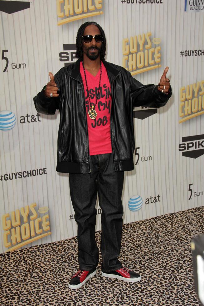 Mickie JamesLOS ANGELES, JUN 8 - Snoop Dogg arrives at the Spike Guy s Choice Awards 2013 at the Sony Studios on June 8, 2013 in Culver City, CA photo