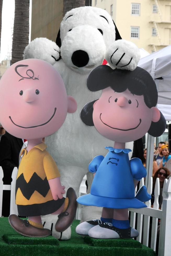 LOS ANGELES, NOV 2 - Charlie Brown, Snoopy, Lucy at the Snoopy Hollywood Walk of Fame Ceremony at the Hollywood Walk of Fame on November 2, 2015 in Los Angeles, CA photo