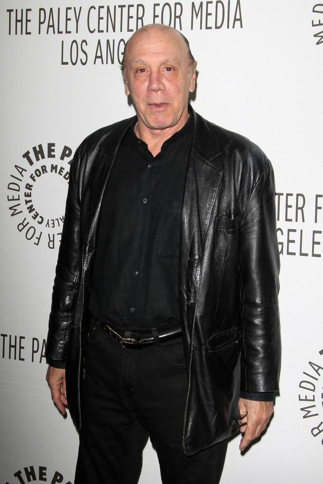 los angeles, 7 de marzo - dayton callie llega al panel de sons of anarchy paleyfest en el teatro saban el 7 de marzo de 2012 en los angeles, ca foto