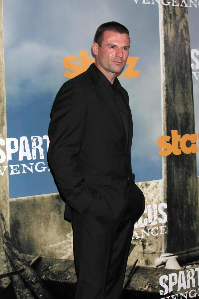 los angeles, 18 de enero - stephen dunlevy llega a spartacus - proyección de venganza del estreno de la temporada 3 de la serie starz en arclight theaters el 18 de enero de 2012 en los angeles, ca foto