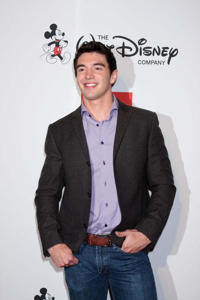 los angeles, 18 de oct - steve grand en los premios glsen 2013 en beverly hills hotel el 18 de octubre de 2013 en beverly hills, ca foto