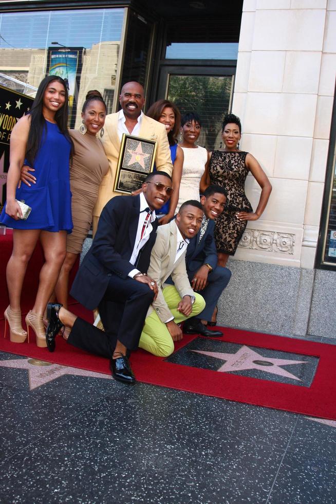 los angeles, 13 de mayo - steve harvey, familia en la ceremonia estelar del paseo de la fama de steve harvey hollywood en el hotel w hollywood el 13 de mayo de 2013 en los angeles, ca foto