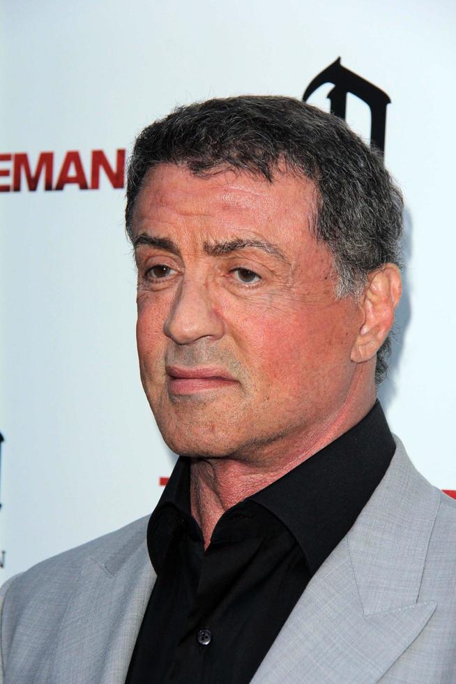 los angeles, 22 de abril - sylvester stallone llega al estreno de iceman en los cines arclight de hollywood el 22 de abril de 2013 en los angeles, ca foto