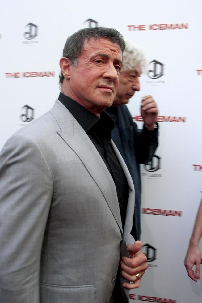 los angeles, 22 de abril - sylvester stallone llega al estreno de iceman en los cines arclight de hollywood el 22 de abril de 2013 en los angeles, ca foto