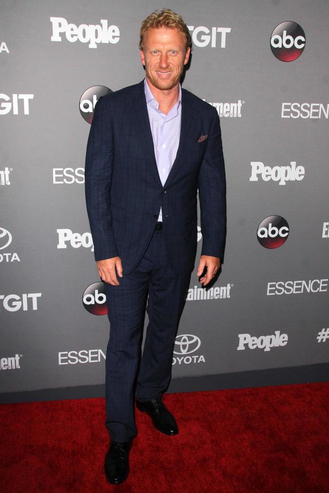 LOS ANGELES, SEP 26 - Kevin McKidd at the TGIT 2015 Premiere Event Red Carpet at the Gracias Madre on September 26, 2015 in Los Angeles, CA photo