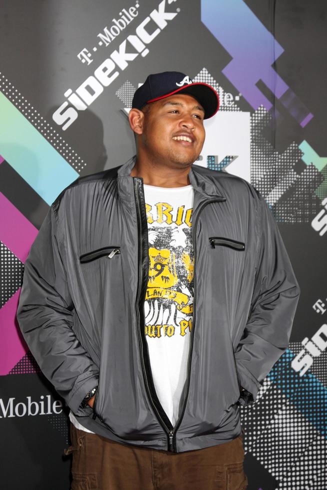 LOS ANGELES, APR 20 - Omar Benson Miller arriving at the Launch Of The New T-Mobile Sidekick 4G at Old Robinson May Building on April 20, 2011 in Beverly Hills, CA photo