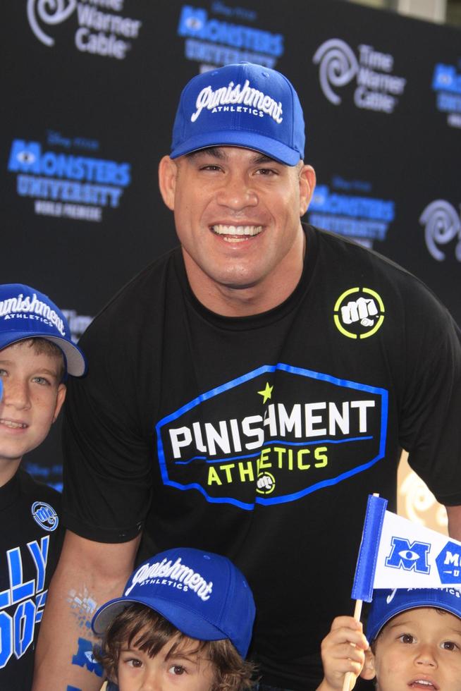 los angeles, jun 17 - tito ortiz en el estreno de monsters university en el capitan theater el 17 de junio de 2013 en los angeles, ca foto