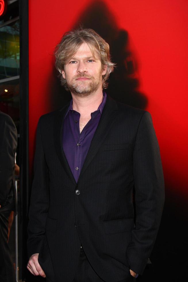 los angeles, 11 de junio - todd lowe llega a la proyección de estreno de la temporada 6 de true blood en los cines arclight de hollywood el 11 de junio de 2013 en los angeles, ca foto