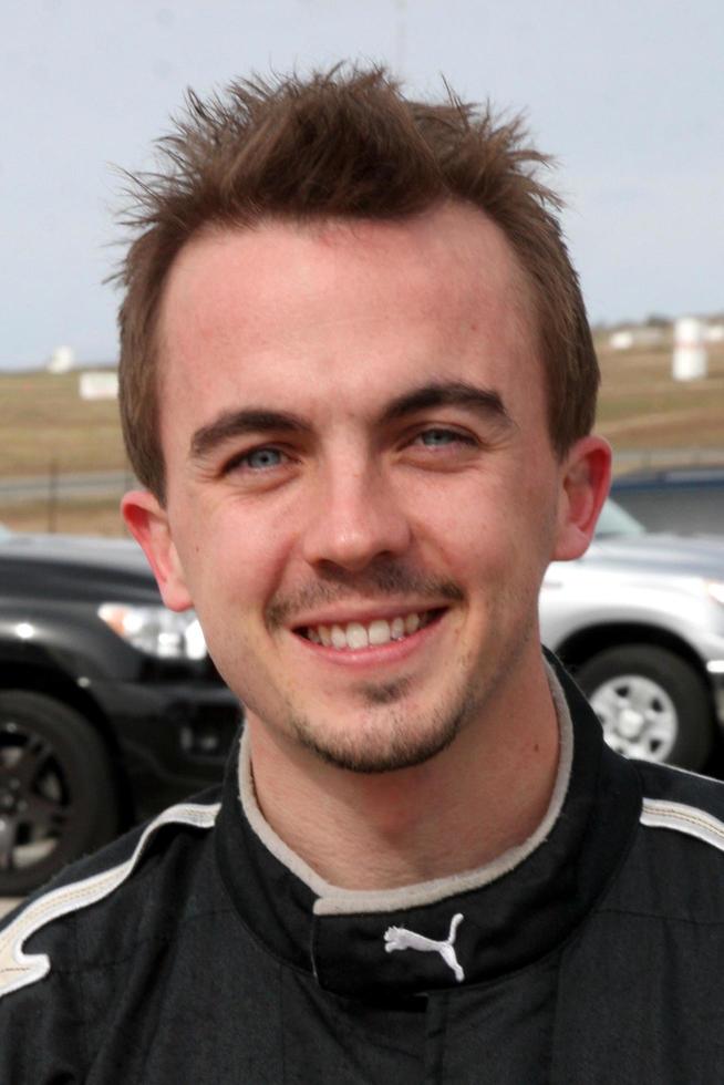 los angeles, 19 de marzo - frankie muniz en la sesión de entrenamiento de carrera de celebridades toyota pro en willow springs speedway el 19 de marzo de 2011 en rosamond, ca foto