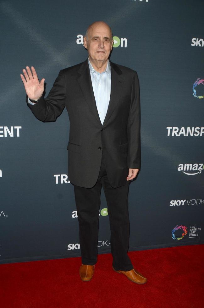 los angeles, 9 de noviembre - jeffrey tambor en el estreno de la alfombra roja de la segunda temporada transparente en el pacific design center el 9 de noviembre de 2015 en west hollywood, ca foto