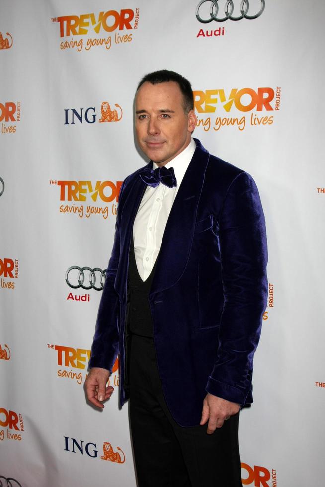 los angeles, 4 de diciembre - david furnish llega a trevor project s 2011 trevor live en hollywood palladium el 4 de diciembre de 2011 en los angeles, ca foto