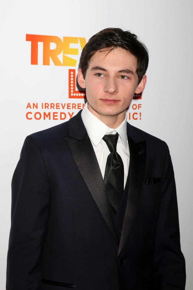 los angeles, 4 de diciembre - jared gilmore en el trevorlive los angeles 2016 en beverly hilton hotel el 4 de diciembre de 2016 en beverly hills, ca foto