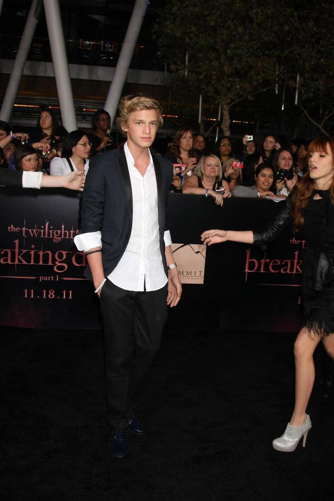 los angeles, 14 de noviembre - cody simpson llega al crepúsculo - estreno mundial de amanecer parte 1 en el teatro nokia en la live el 14 de noviembre de 2011 en los angeles, ca foto