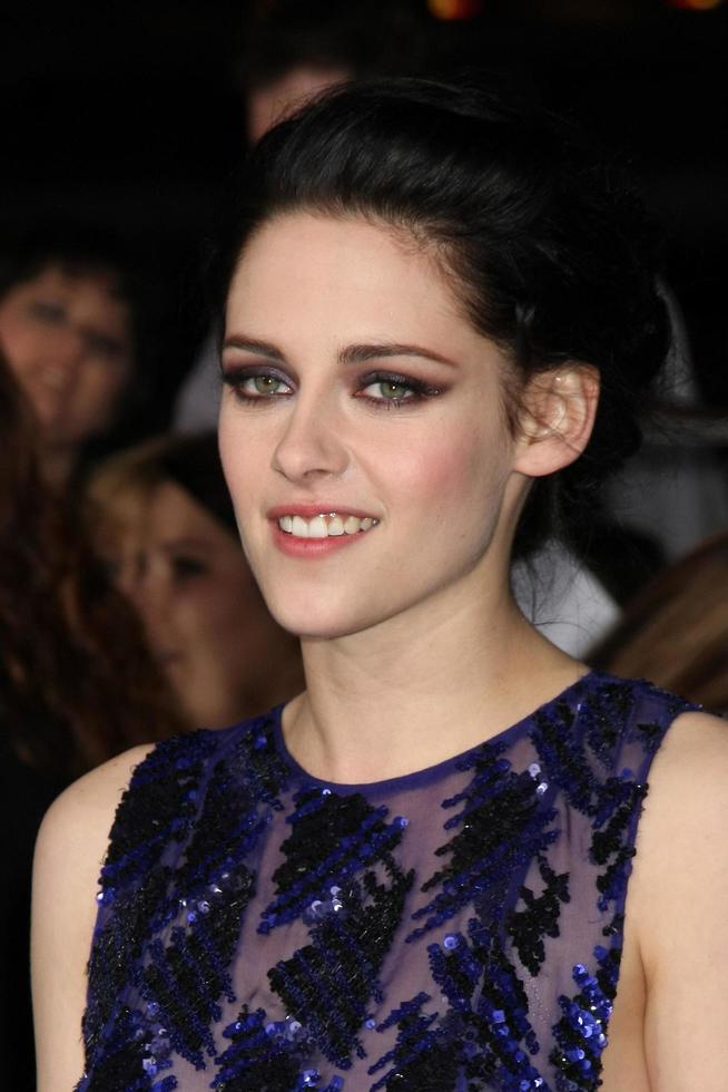 los angeles, 14 de noviembre - kristen stewart llega al crepúsculo - estreno mundial de amanecer parte 1 en el teatro nokia en la live el 14 de noviembre de 2011 en los angeles, ca foto