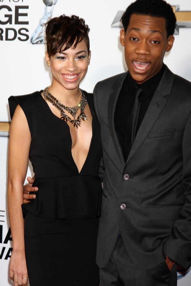 los angeles, 1 de febrero - tyler james williams llega a los 44th naacp image awards en el shrine auditorium el 1 de febrero de 2013 en los angeles, ca foto