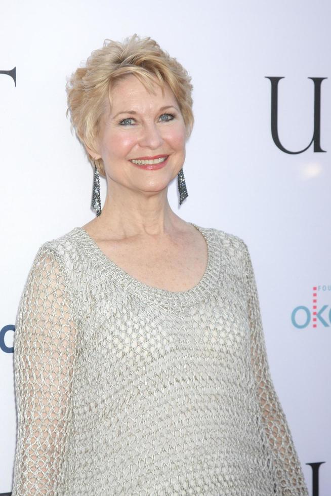 los angeles, 24 de junio - dee wallace en el estreno mundial del documental unity en el gremio de directores de america el 24 de junio de 2015 en los angeles, ca foto