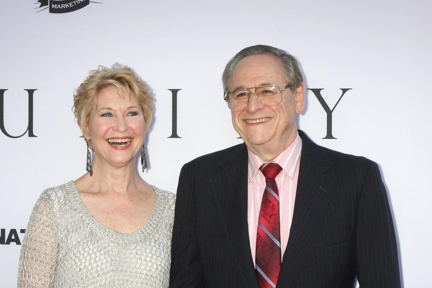 los angeles, 24 de junio - dee wallace en el estreno mundial del documental unity en el gremio de directores de america el 24 de junio de 2015 en los angeles, ca foto