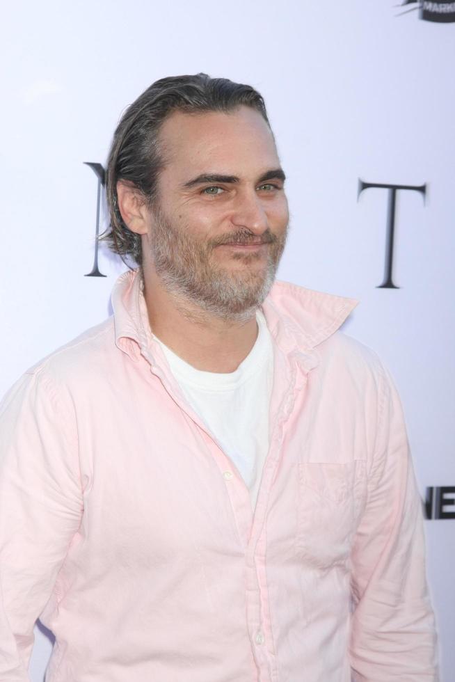 los angeles, 24 de junio - joaquin phoenix en el estreno mundial del documental unity en el gremio de directores de america el 24 de junio de 2015 en los angeles, ca foto