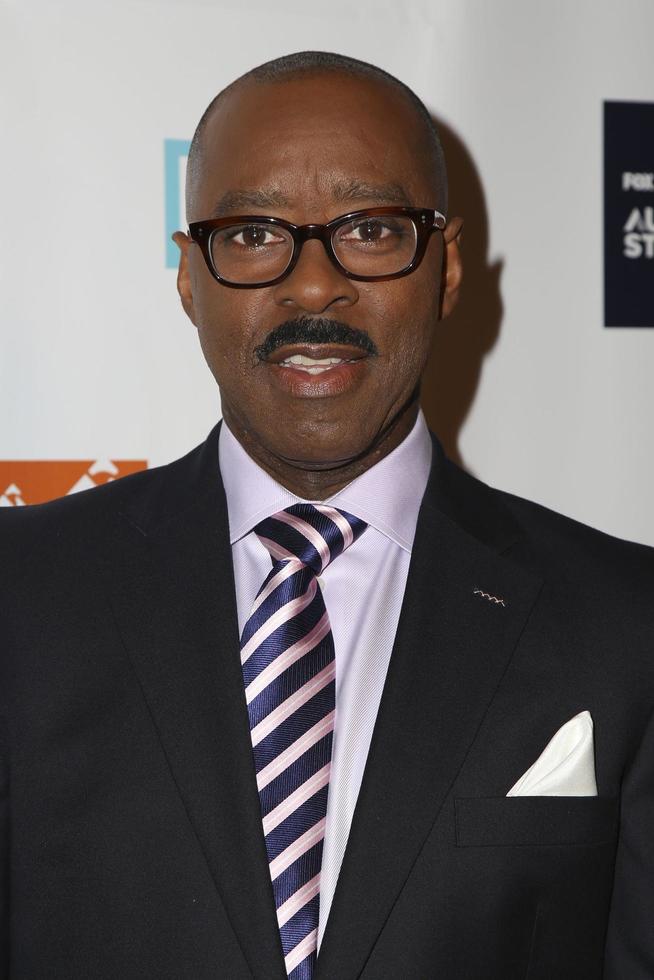 los angeles, 10 de febrero - courtney b vance en los séptimos premios anuales de la asociación afroamericana de críticos de cine en el complejo taglyan el 10 de febrero de 2016 en los angeles, ca foto