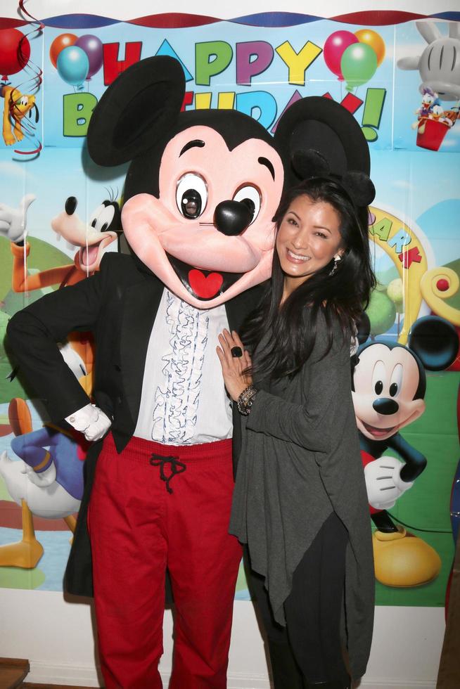 los angeles, 4 de diciembre - kelly hu en la fiesta de cumpleaños número 1 de amelie bailey en una residencia privada el 4 de diciembre de 2016 en studio city, ca foto