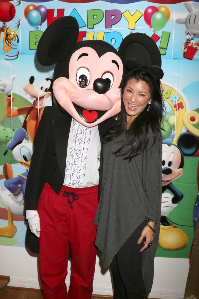 los angeles, 4 de diciembre - kelly hu en la fiesta de cumpleaños número 1 de amelie bailey en una residencia privada el 4 de diciembre de 2016 en studio city, ca foto