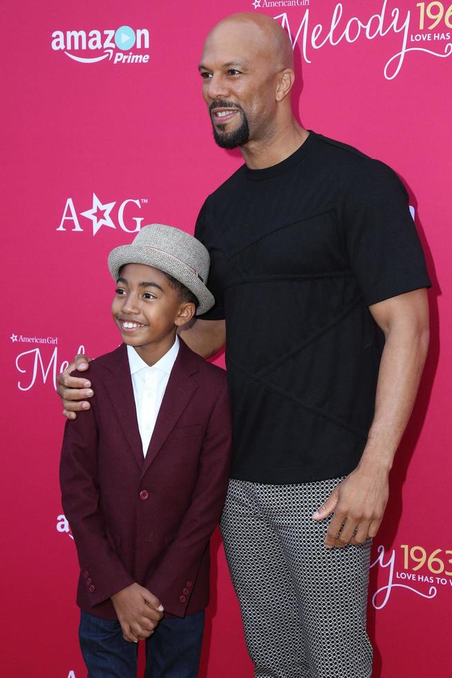 los angeles, 10 de octubre - miles brown, common at the an american girl story, melody 1963 - love has to win estreno en pacific theaters at the grove el 10 de octubre de 2016 en los angeles, ca foto