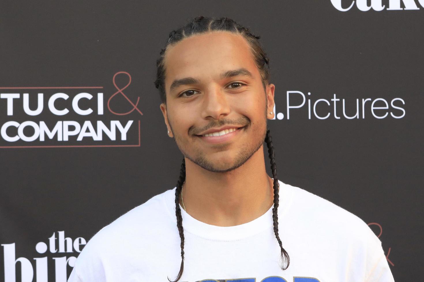 los angeles, 16 de junio - tyler dean flores en el estreno de la torta de cumpleaños en el teatro de bellas artes el 16 de junio de 2021 en beverly hills, ca foto