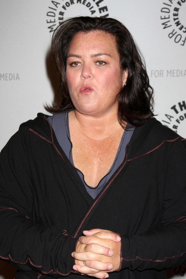 rosie o donnell llegando al evento de proyección de américa, una película de por vida, en el paley center for media en beverly hills, ca el 24 de febrero de 2009 foto