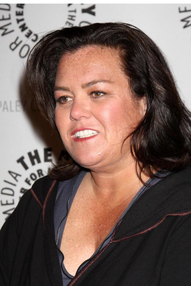 rosie o donnell llegando al evento de proyección de américa, una película de por vida, en el paley center for media en beverly hills, ca el 24 de febrero de 2009 foto