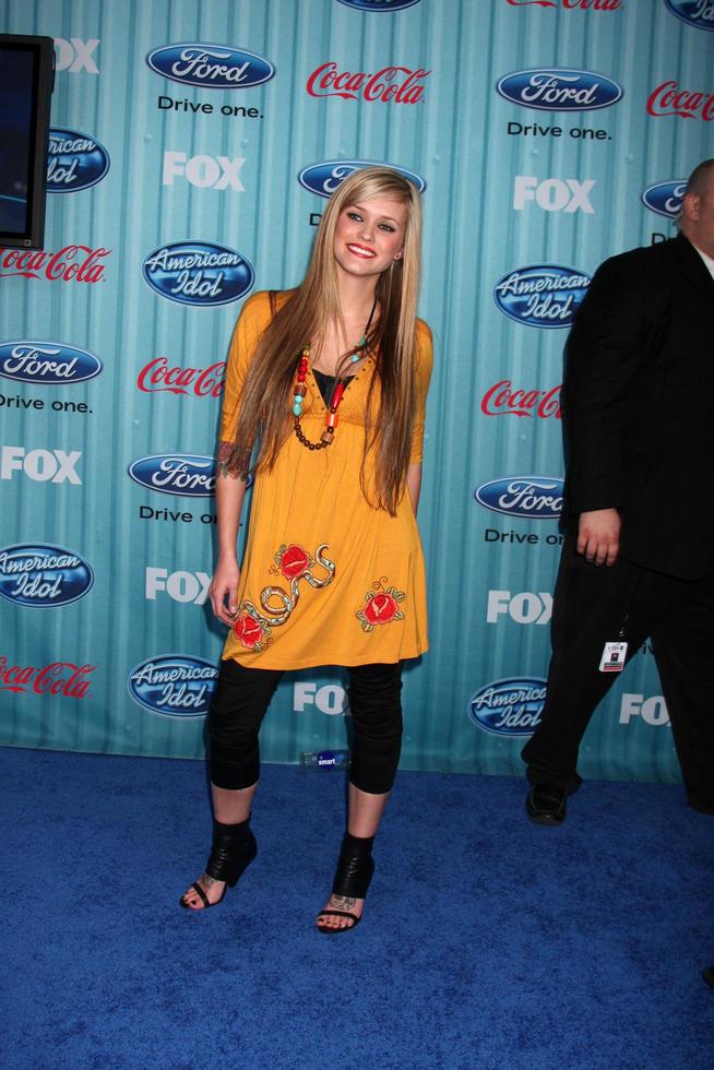 megan corkrey llegando a la fiesta american idol top 13 en area en los angeles, ca el 5 de marzo de 2009 foto