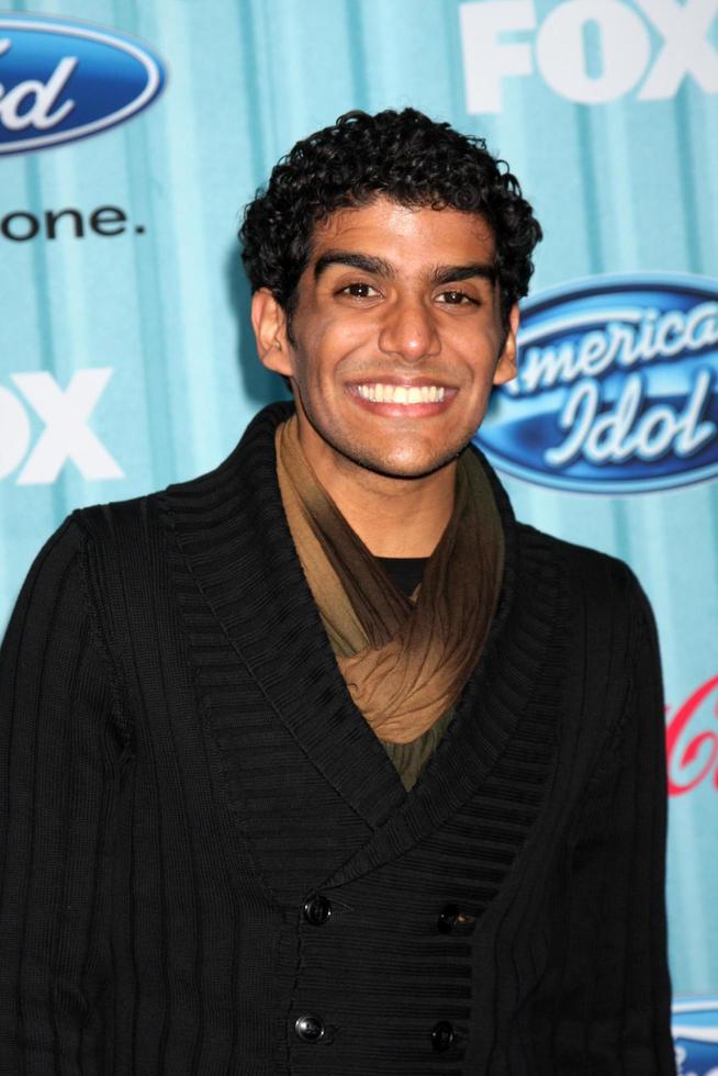 jorge nunez llegando a la fiesta american idol top 13 en area en los angeles, ca el 5 de marzo de 2009 foto