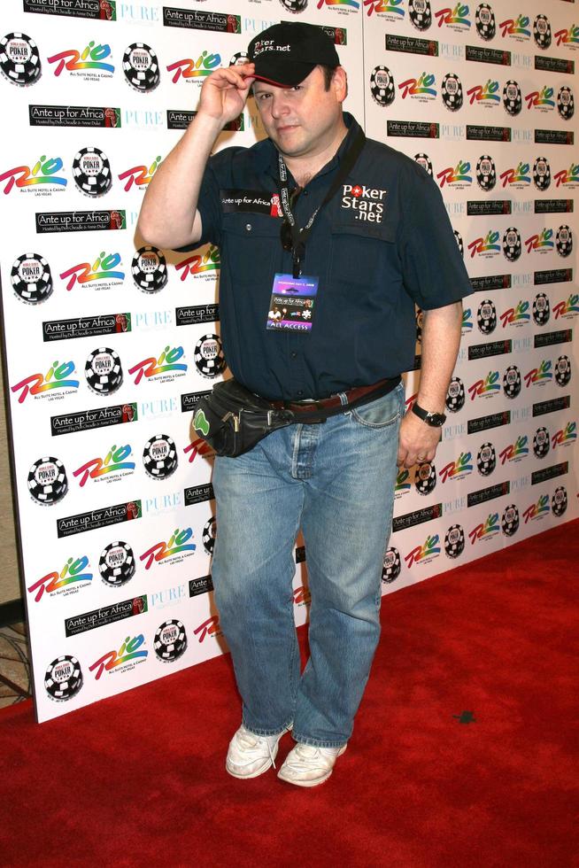 jason alexander llegando al torneo de póquer ante up for africa en la serie mundial de póquer de 2008, en el rio all-suite hotel and casino en las vegas, nv 2 de julio de 2008 2008 kathy hutchins foto de hutchins