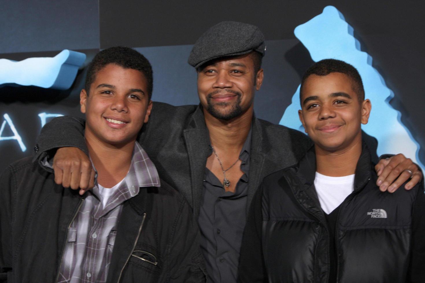 Cuba Gooding Jr  and  Sonsarriving at the Los Angeles Premiere of AvatarGrauman s Chinese TheaterLos Angeles,  CADecember 16, 20092009 Kathy Hutchins   Hutchins Photo