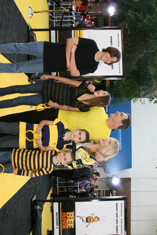 Patrick Warburton  and  family Bee Movie  LA PremiereMann s Village Theater Westwood, CAOctober 28, 20072007 Kathy Hutchins   Hutchins Photo