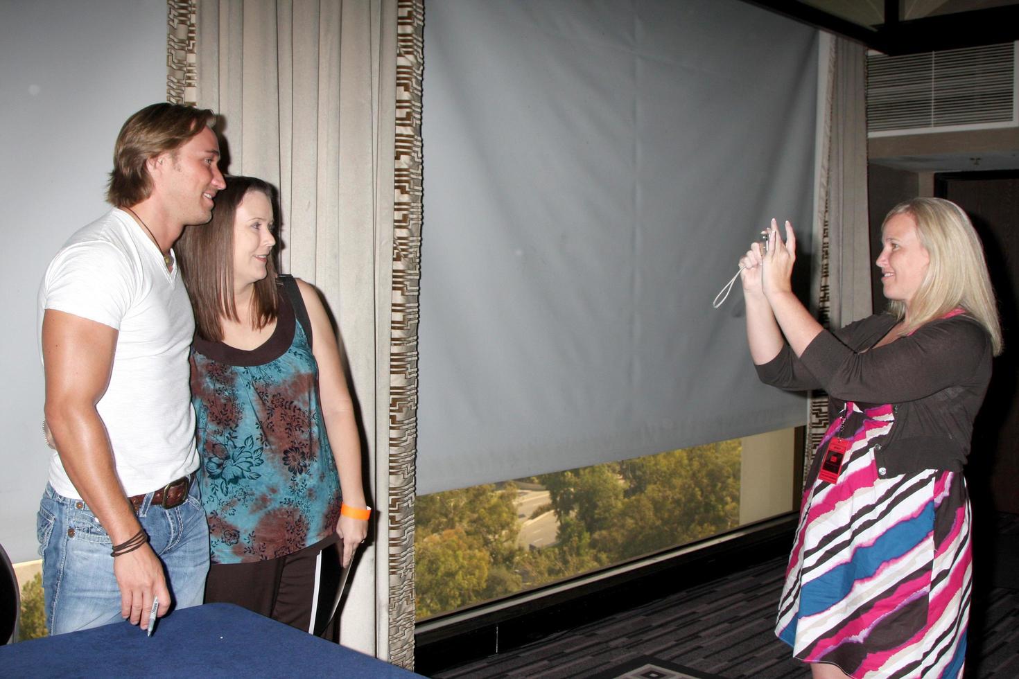 Kyle Lowder  and  Fan  at The Bold  and  The Beautiful  Breakfast   at the Sheraton Universal Hotel in  Los Angeles, CA on August 29, 20092009 Kathy Hutchins   Hutchins Photo