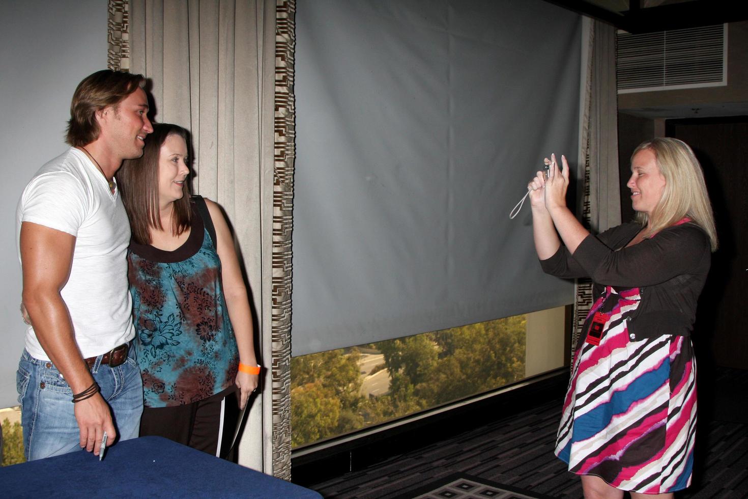 Kyle Lowder  and  Fan  at The Bold  and  The Beautiful  Breakfast   at the Sheraton Universal Hotel in  Los Angeles, CA on August 29, 20092009 Kathy Hutchins   Hutchins Photo