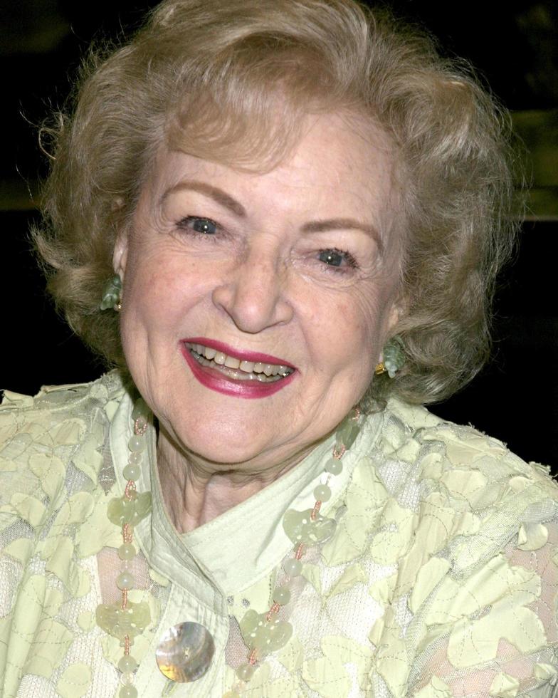 Betty WhiteBold  and  the Beautiful Fan LuncheonUniversal Sheraton HotelLos Angeles,  CAAug 25, 20072007 Kathy Hutchins   Hutchins Photo