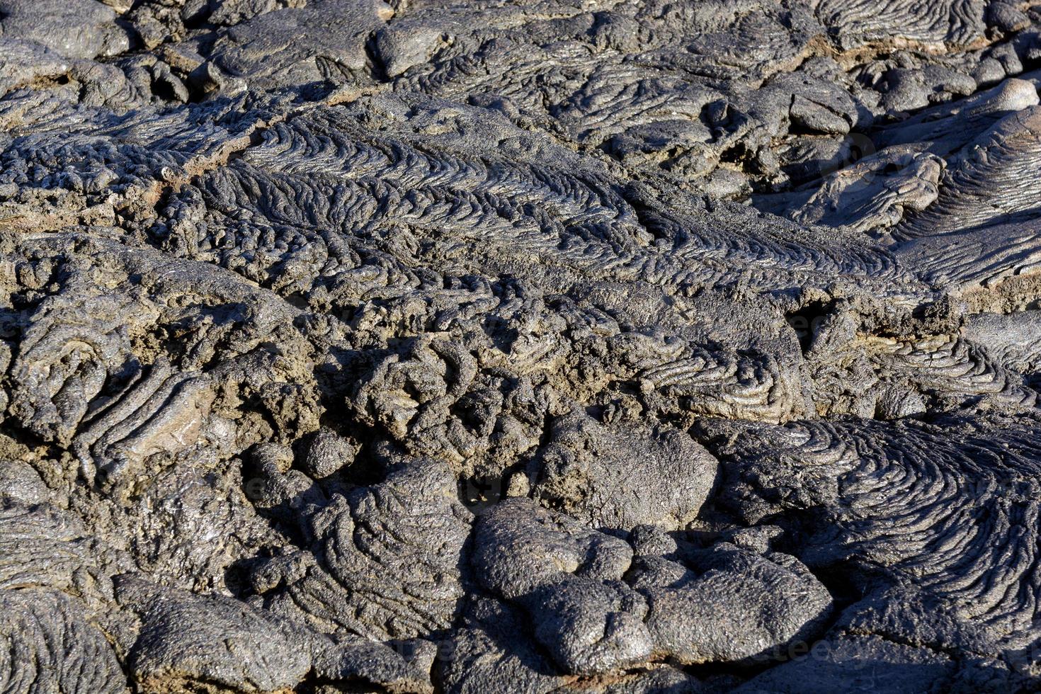 lava pahoehoe en una isla volcánica foto