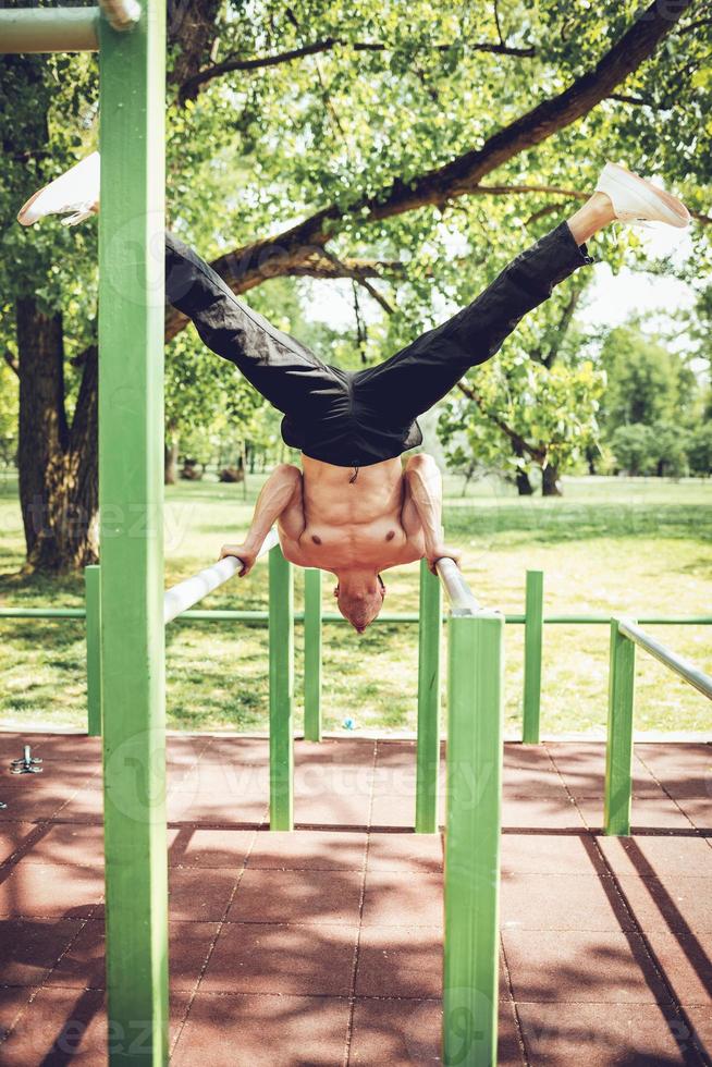 entrenamiento en el gimnasio al aire libre foto