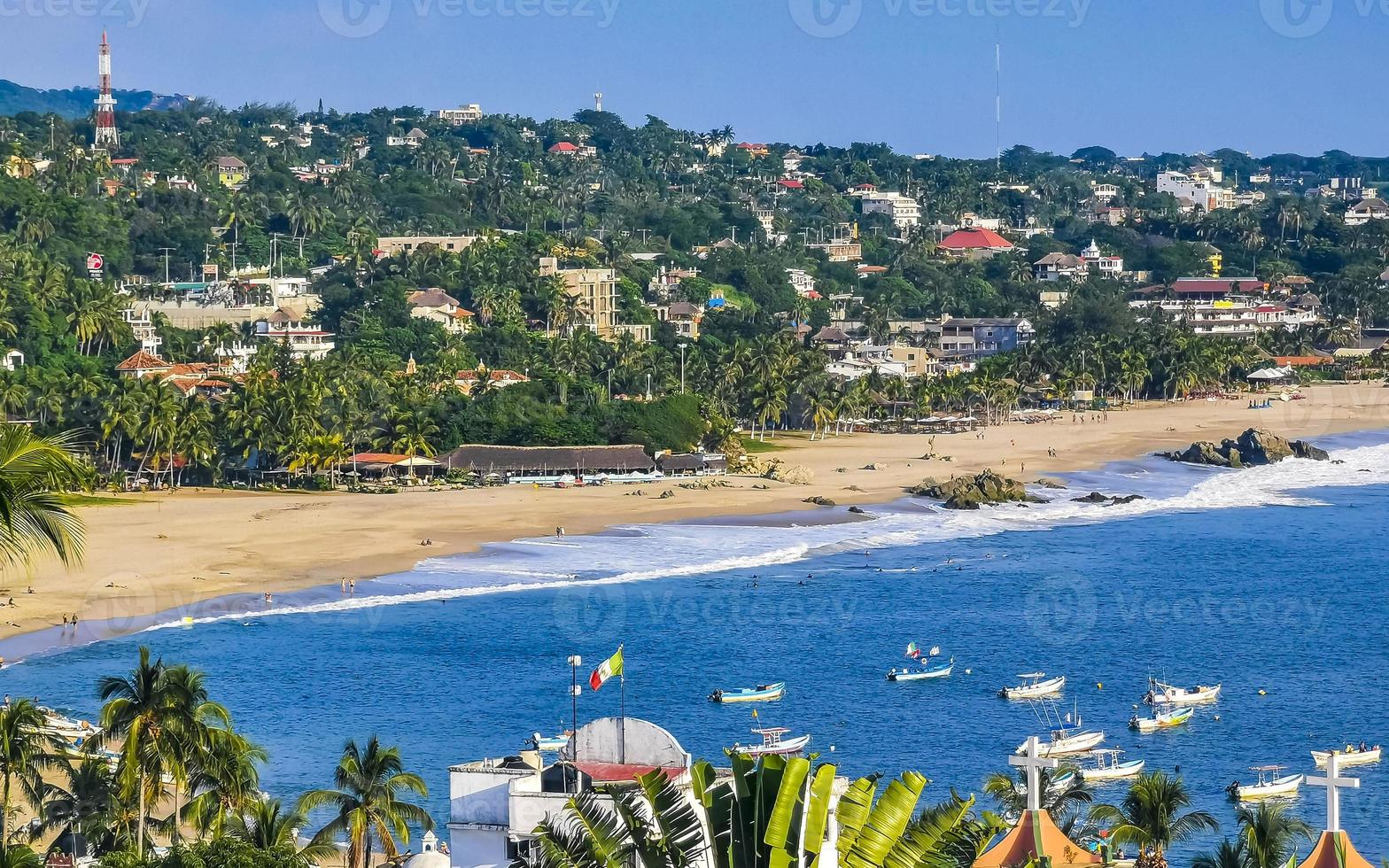 hermosa ciudad y paisaje marino panorama y vista puerto escondido mexico. foto