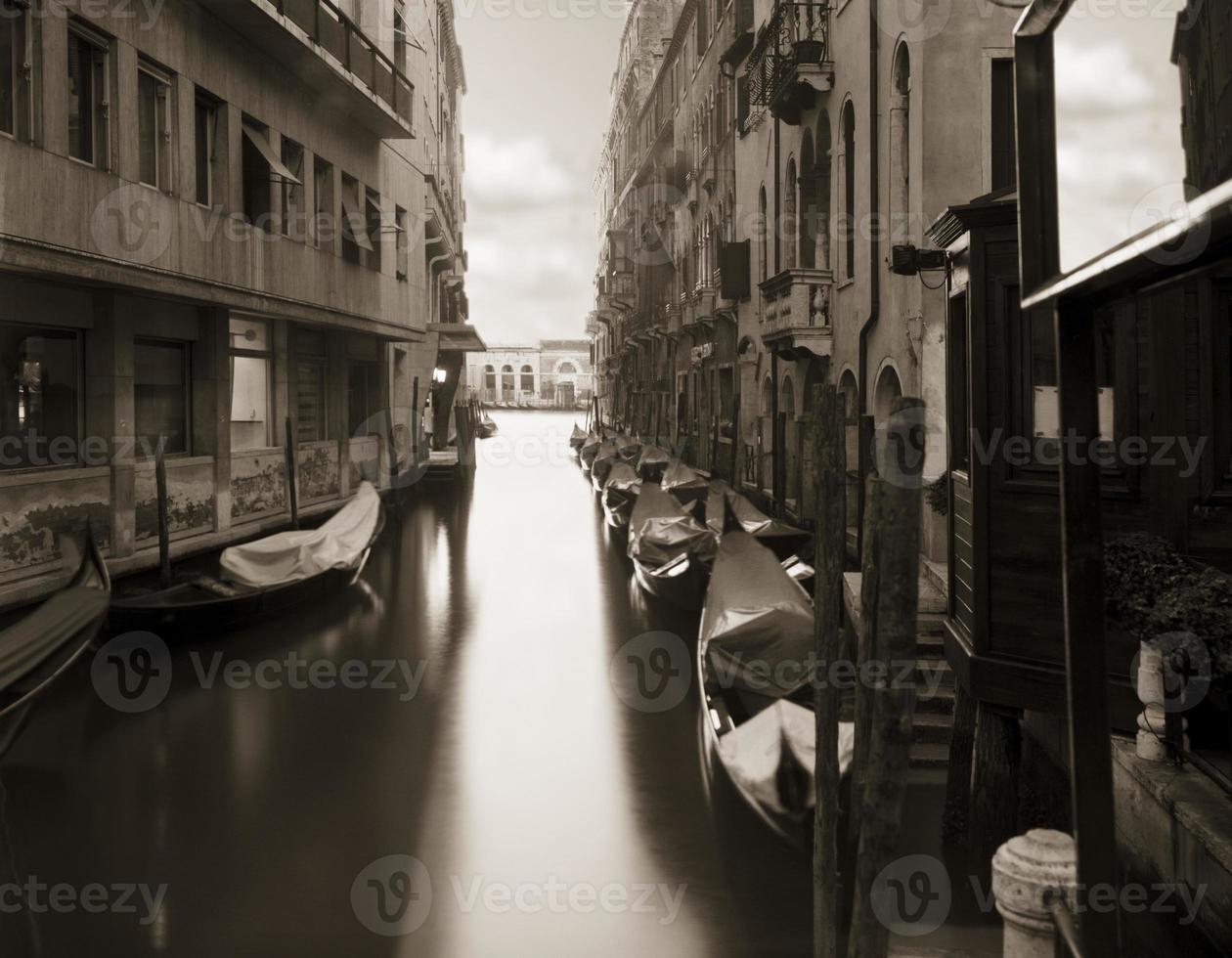 canal en venecia foto