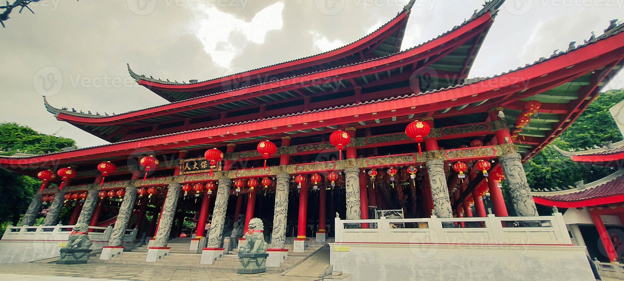 This is a photo of the roof of the Sam Poo Kong temple in Semarang.