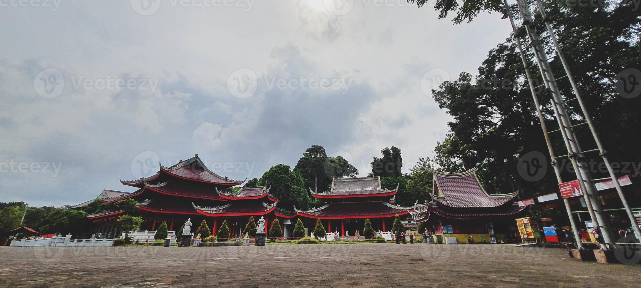 This is a photo of the roof of the Sam Poo Kong temple in Semarang.