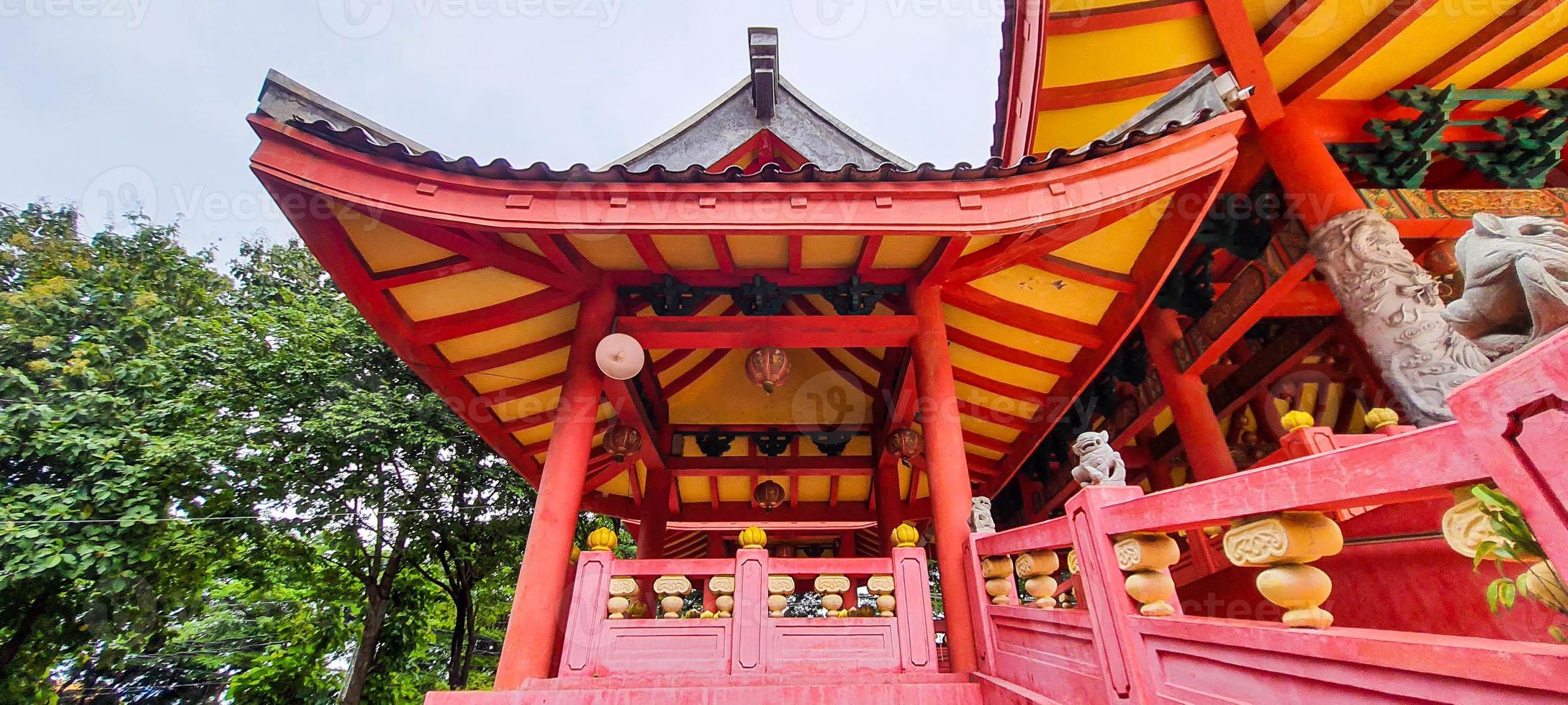 This is a photo of the roof of the Sam Poo Kong temple in Semarang.