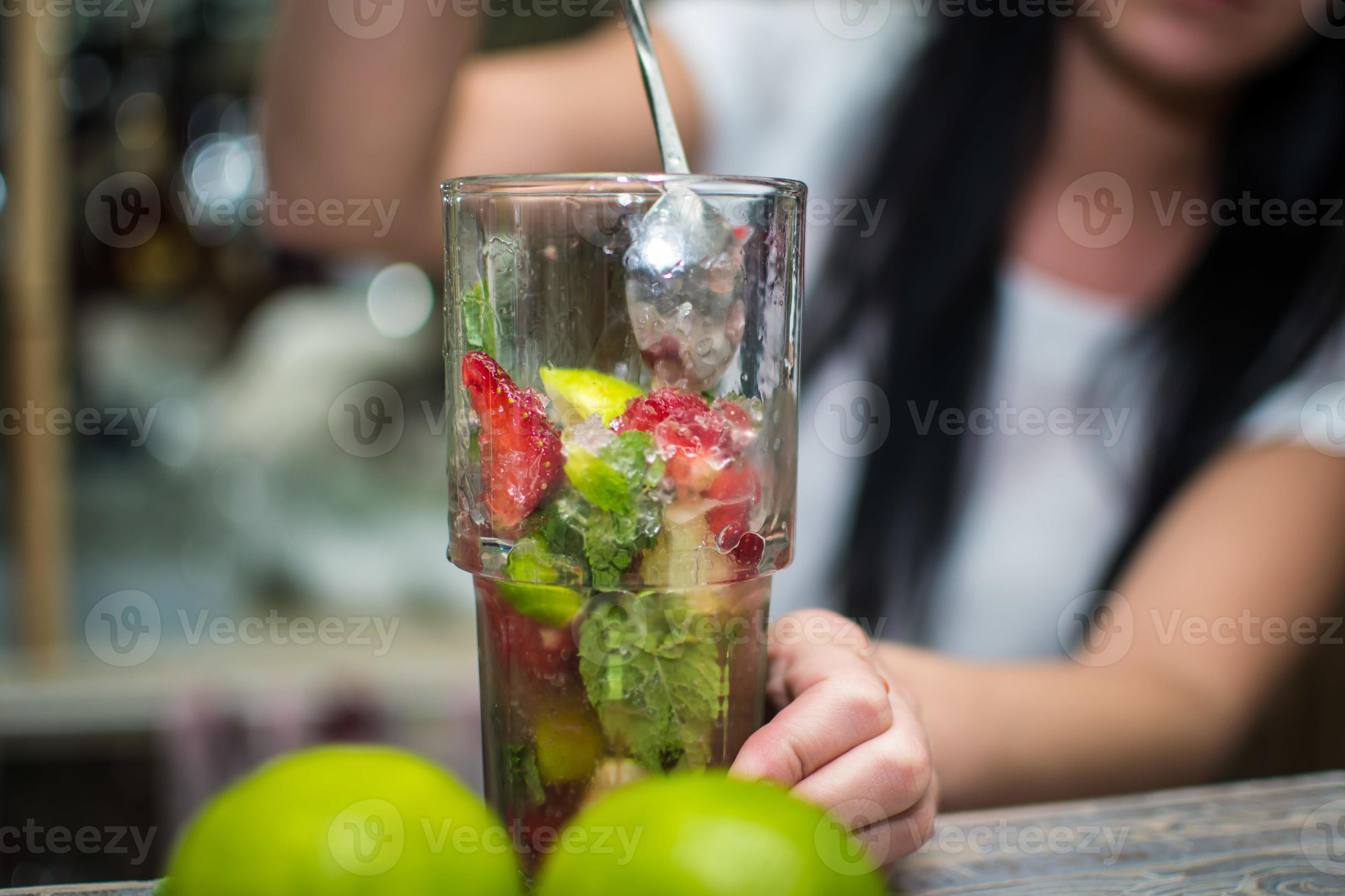 How to Make the Best Cocktail Ice - Moody Mixologist