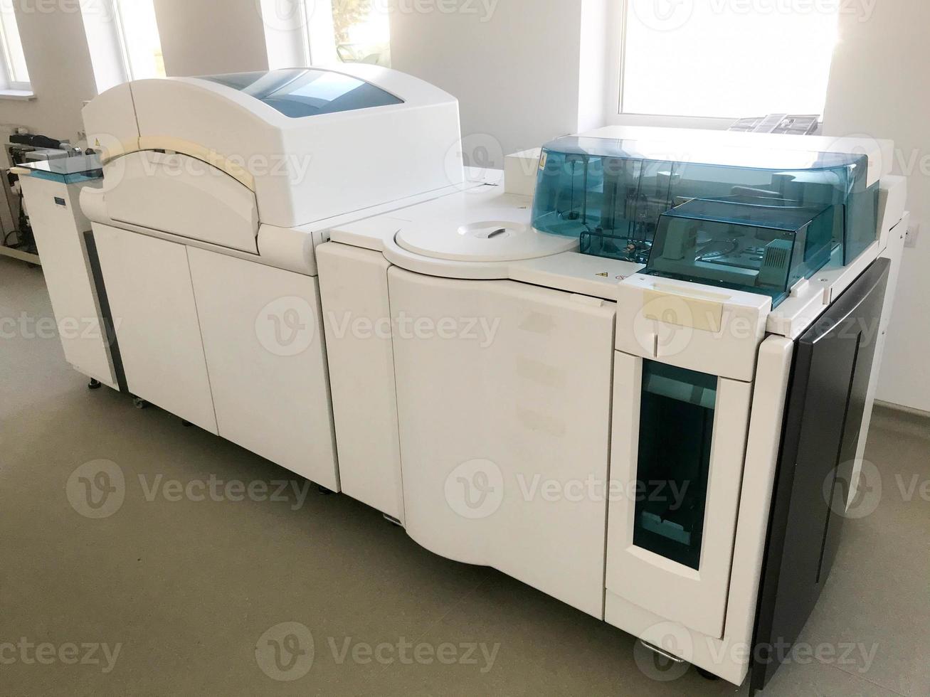 Fully automated immunochemical analyzer that uses innovative electrochemiluminescence technology. Designed for both quantitative and qualitative research oncomarkers, cardiomarkers, thyroid markers photo
