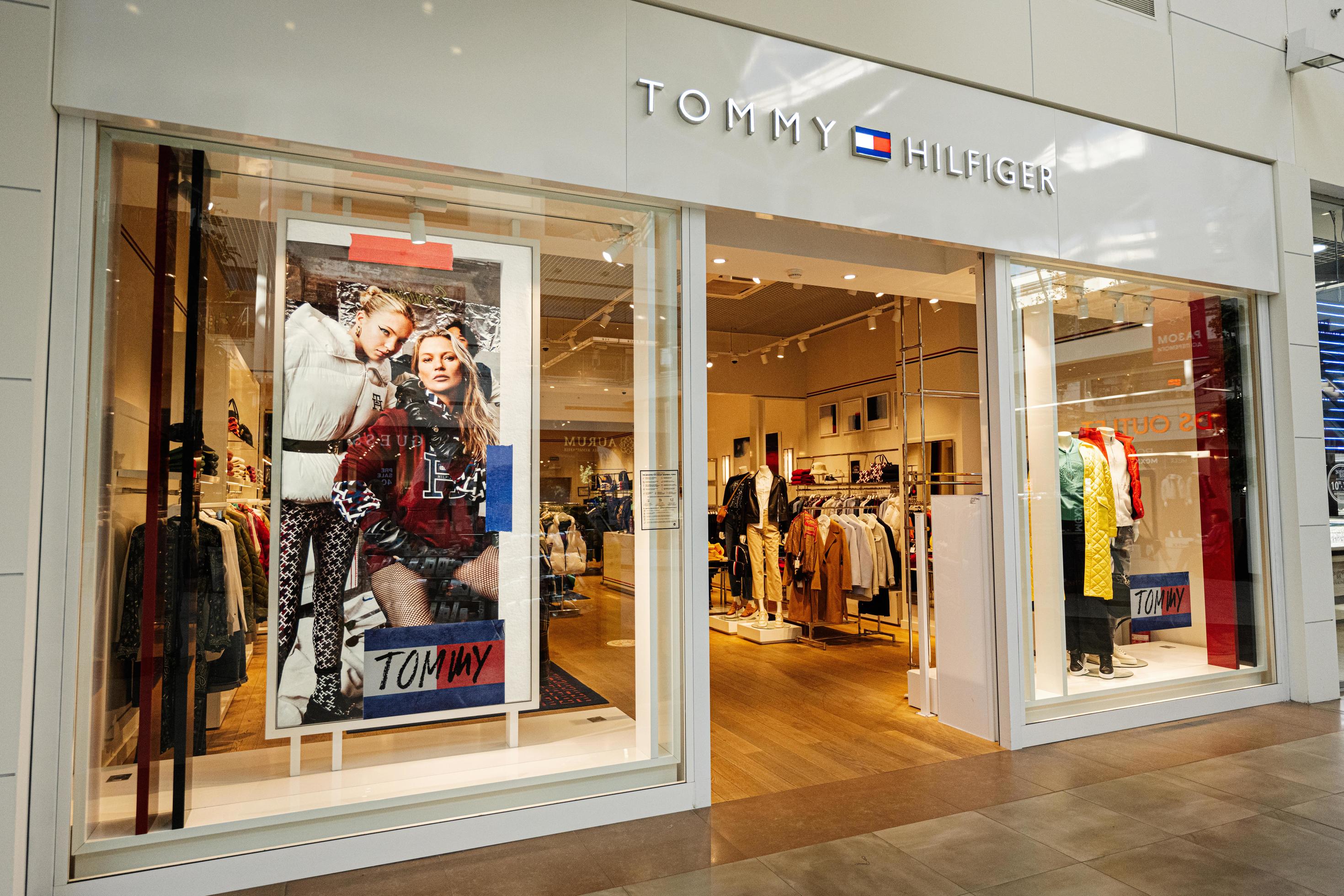 Tommy Hilfiger store in shopping mall galeria. 14185624 Stock Photo at  Vecteezy